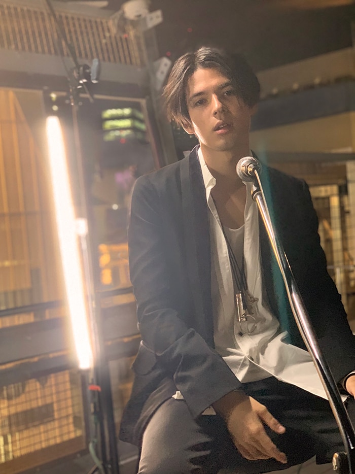 渋谷で尾崎豊を熱唱する謎のイケメンハーフは？ | avex promotion ...