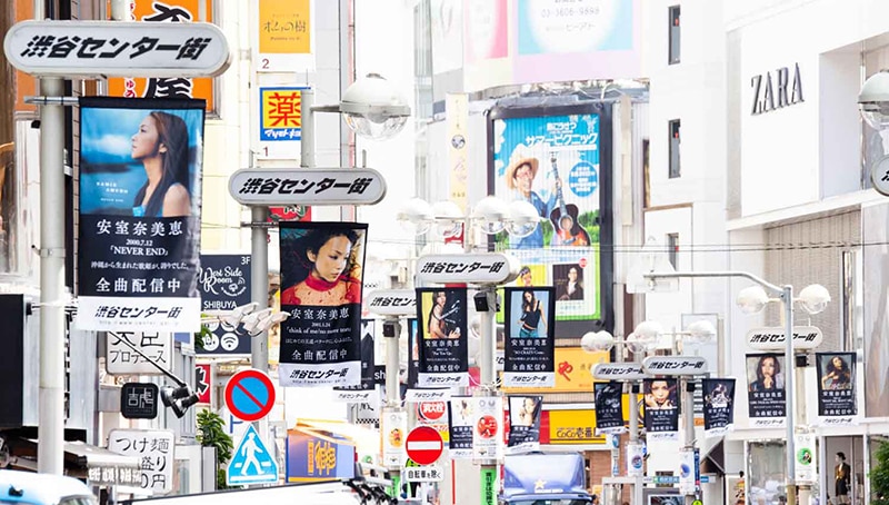 過去のシングル作品で、渋谷センター街が安室奈美恵一色に。 聖地