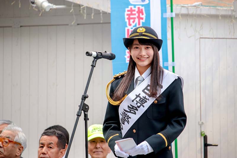日本一かわいい女子高生 福田愛依の警察署長姿が 眩しすぎる と話題 エイベックス ポータル Avex Portal
