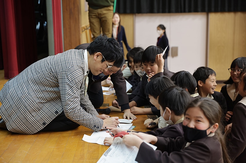 古坂大魔王】『夢は誰かに言われて持つものではない。気づいたら持っているもの』大阪府で初開催の「avex class」で児童たちにエールを送った。 |  エイベックス・ポータル - avex portal