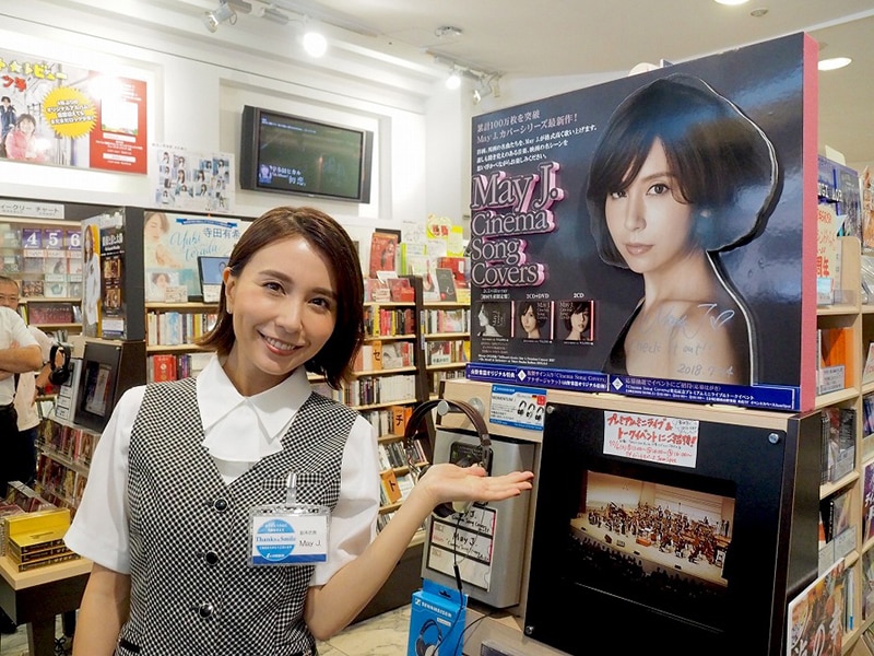 May J 山野楽器銀座本店で1日 副店長 に就任 副店長 として店長を カバー Avex Promotion Design エイベックスのprサービス エイベックス プロモーション デザイン